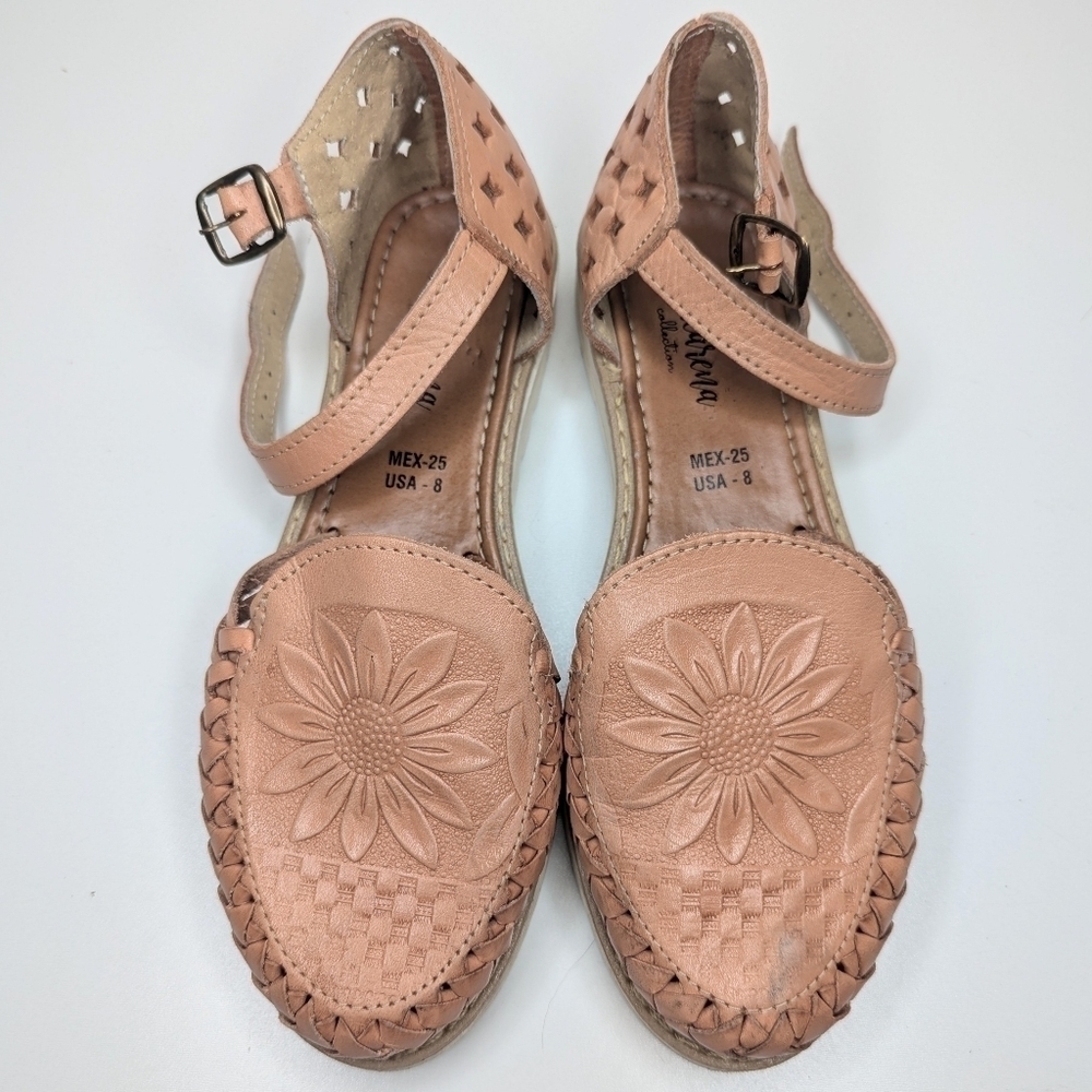 Macarena Collection tan leather Huarache sandals tan die cut sunflower size 8